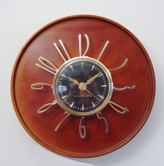Modernist Wall Clock GE Telechron Model 2H59. Mid Century
