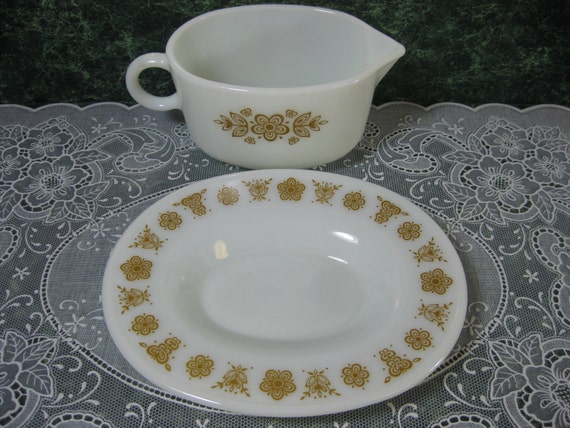 Pyrex Butterfly Gold Pattern Gravy Boat Vintage Pyrex