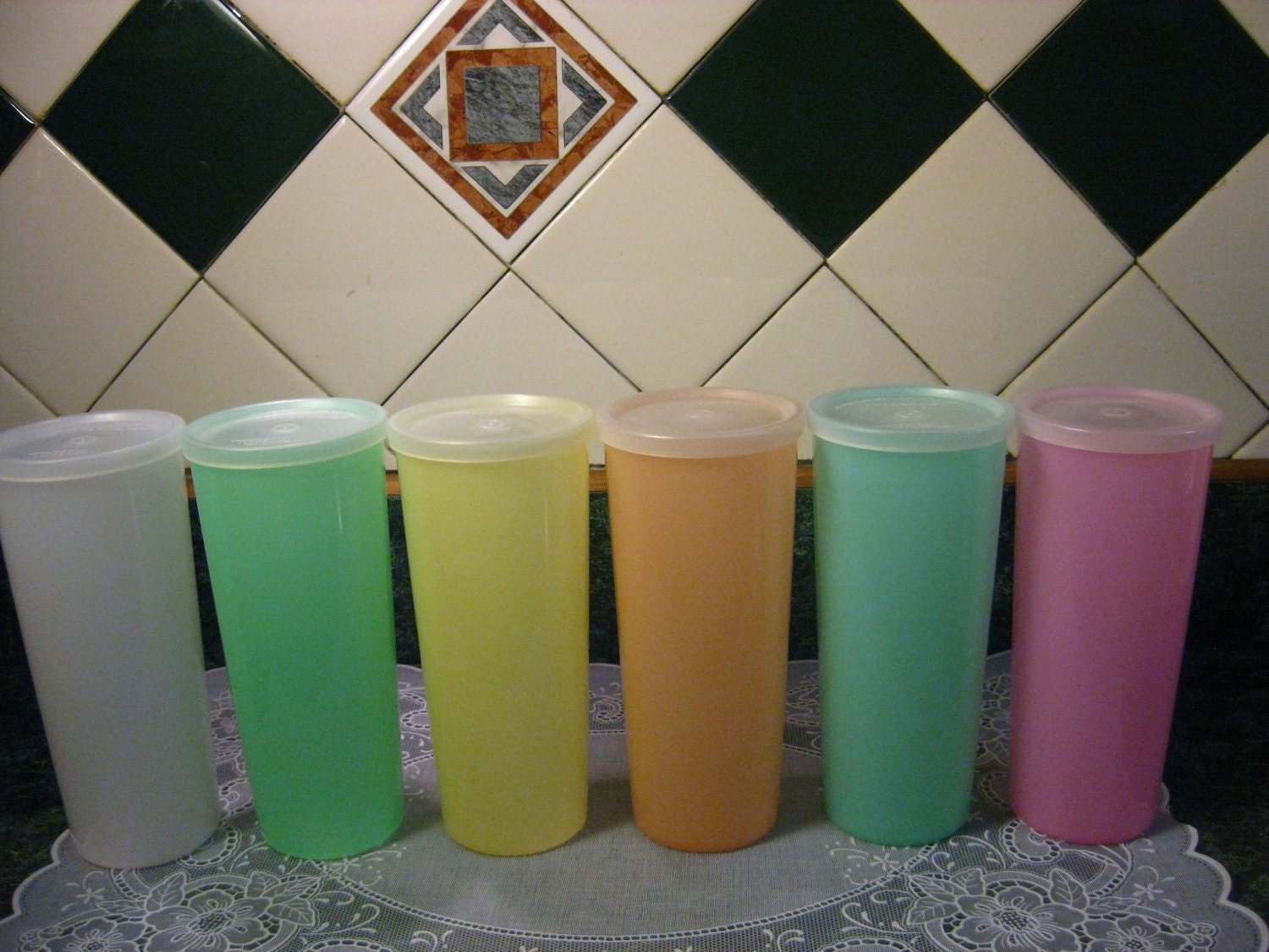 6 Vintage Tupperware Tumblers with Lids.