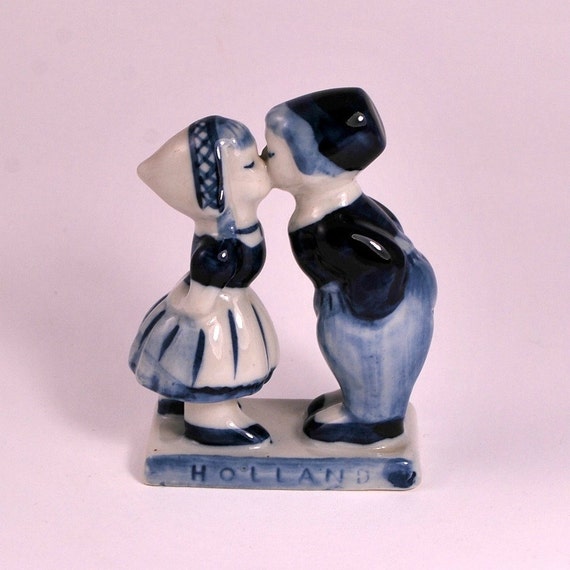 SALE Cute Vintage Dutch Kissing Cousins Figurine