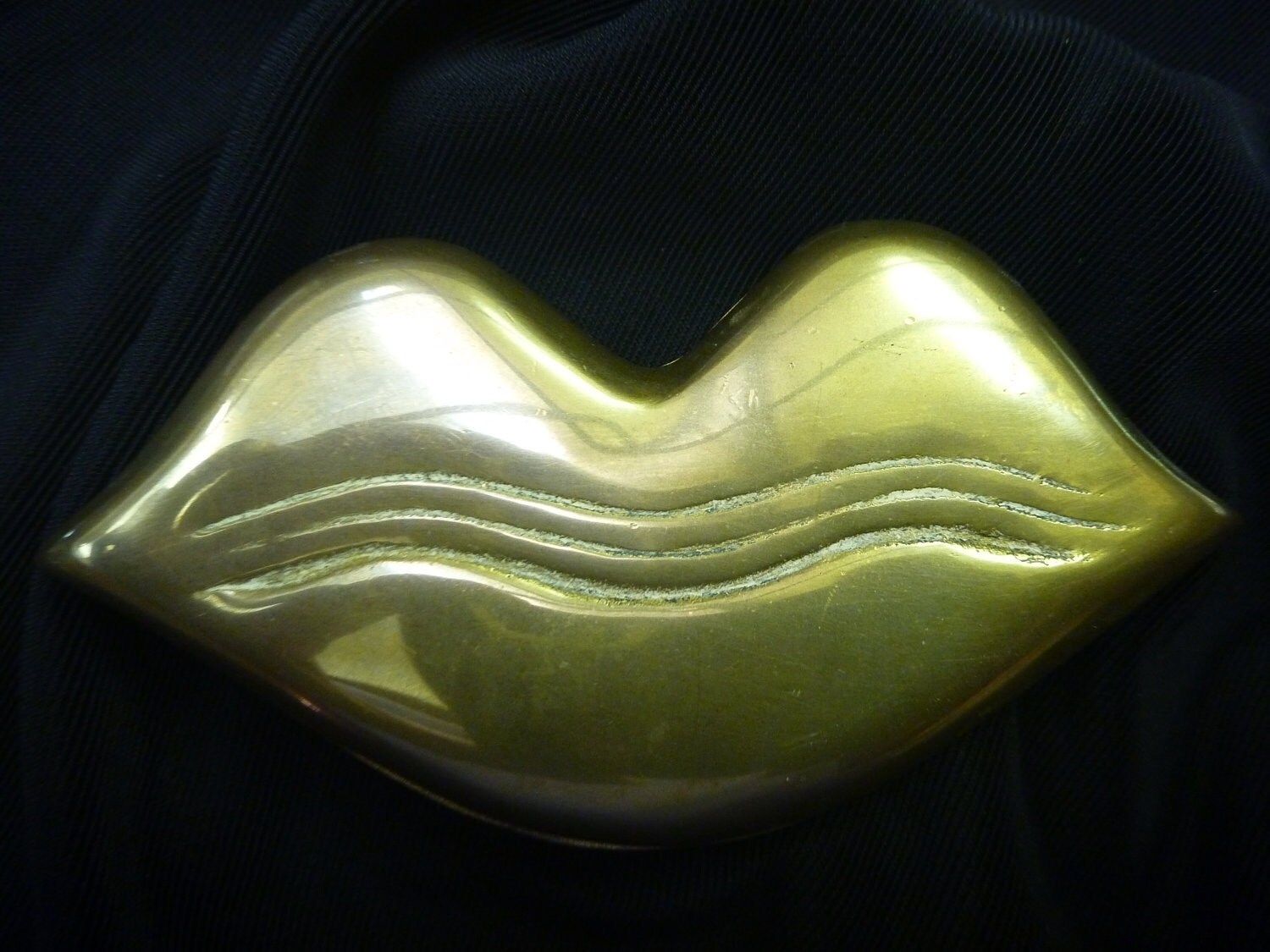 VINTAGE BRASS LIPS Trinket Box