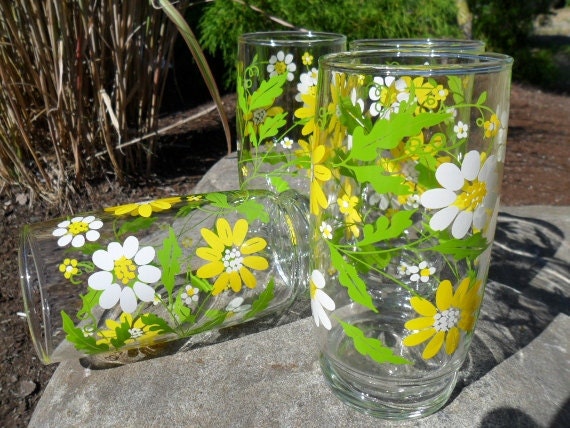Drinking Glasses Vintage Floral Yellow And White Daisy Set