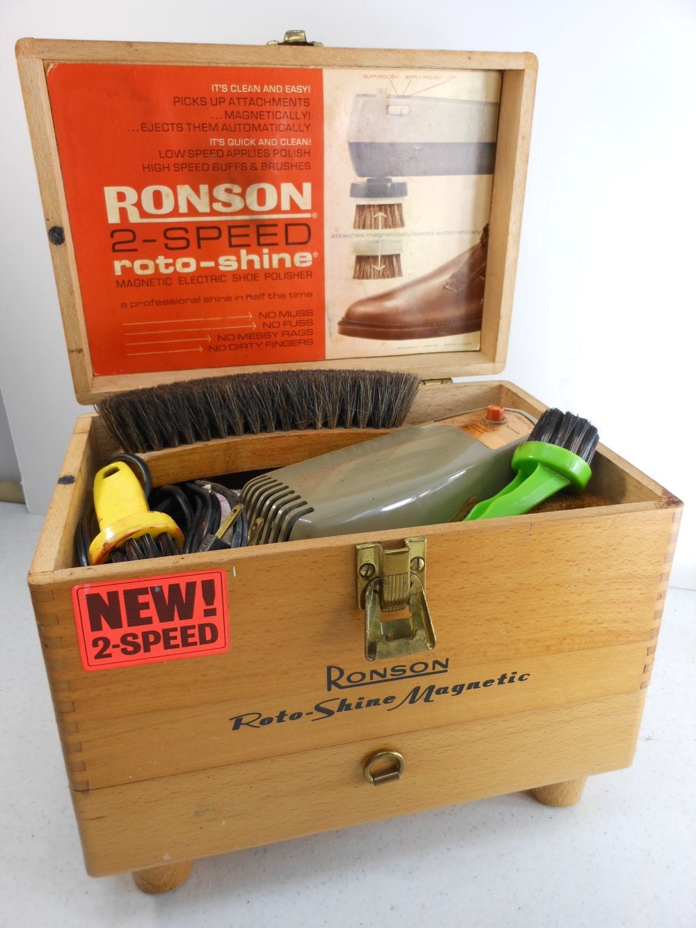 1960s RONSON Roto Shine Magnetic Electric Shoe Shiner Box Kit