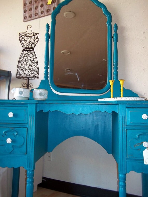 Vanity in Turquoise Distressed