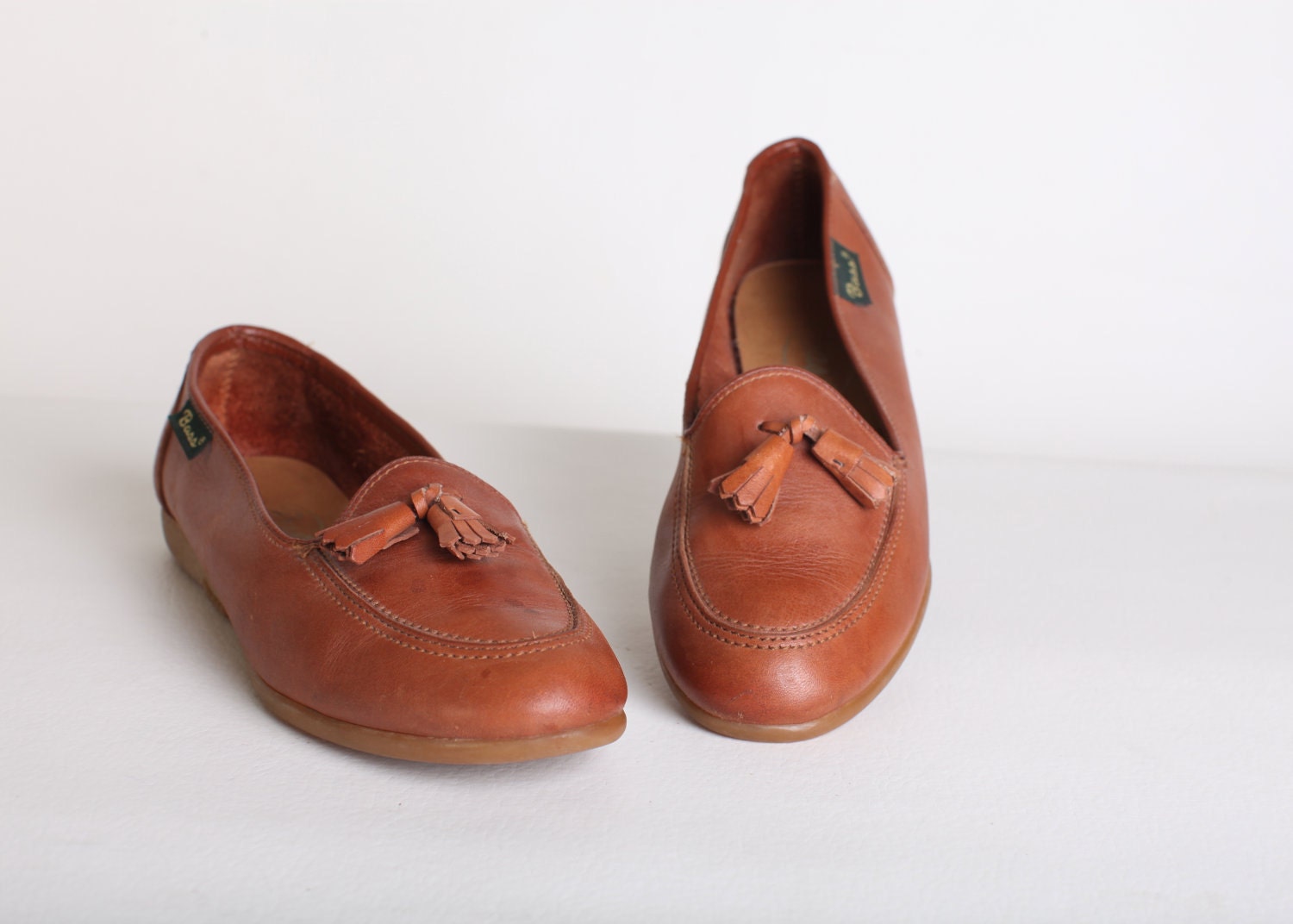 Vintage Size 7 Women's tan leather tassel loafers