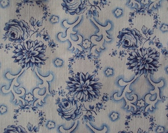 Beautiful Faded Vintage Cotton Fabric Blue Roses Rosebuds Chrysanthemums Pillows Patchwork Quilting Lavender Bags Feedsack