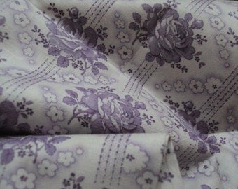 Vintage French Fabric Lilac Roses White Daisies Unused Suitable for Patchwork Quilting Lavender Bags Feedsack Pillow