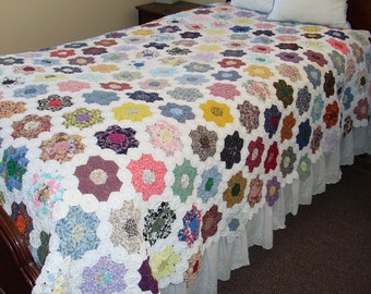 Sale Twin size yo yo quilt, Handmade And Handstiched
