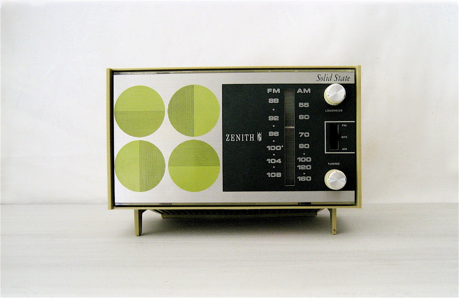 Vintage Zenith Radio Retro Style