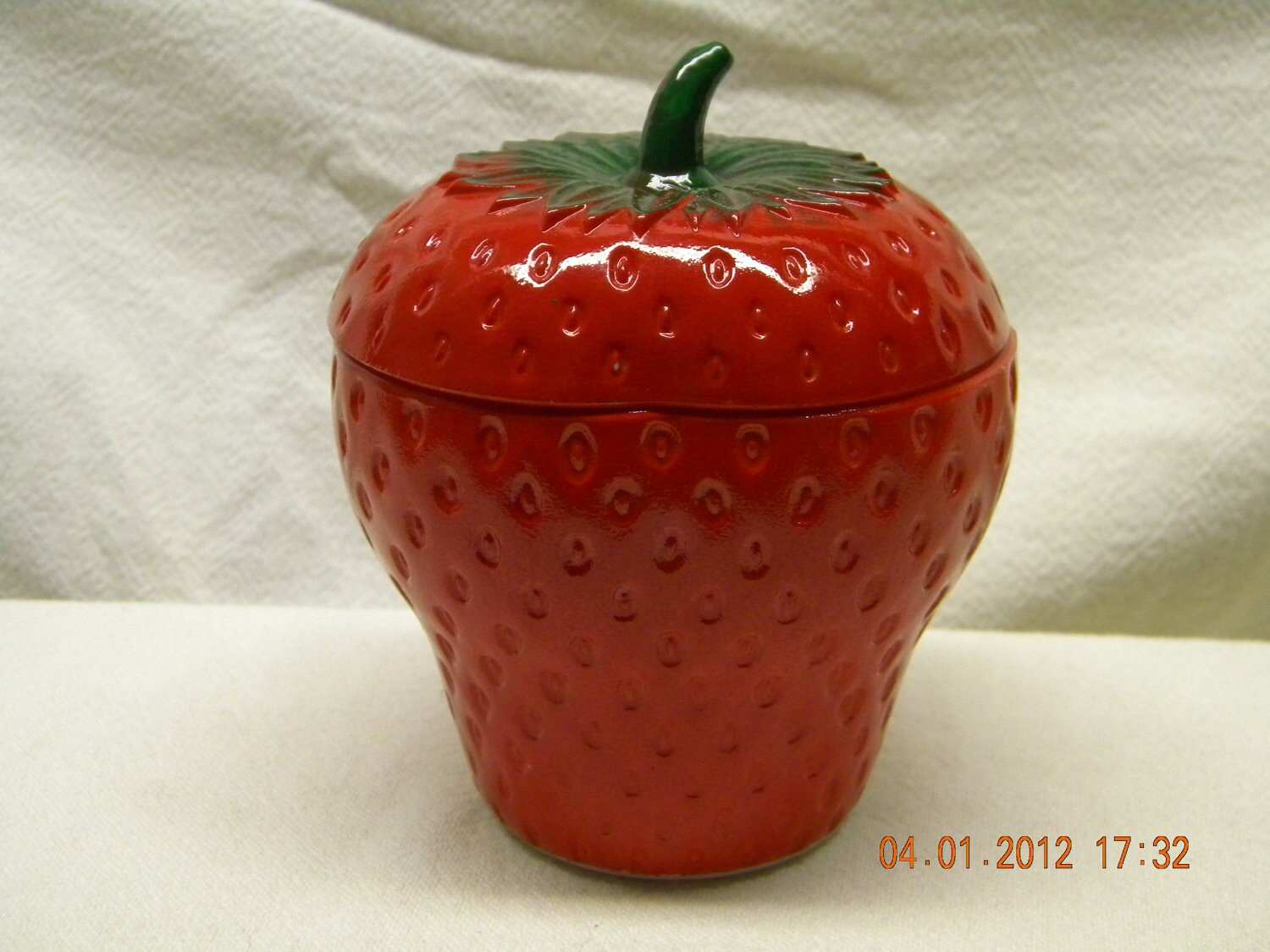 Strawberry jam serving dish 1960s hazel glass Haute Juice