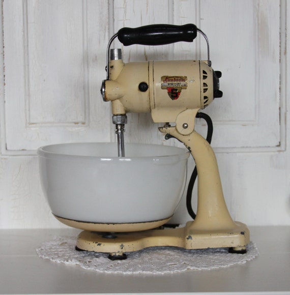TREASURY...1935 Vintage SUNBEAM MIXMASTER...Creamy Butter.