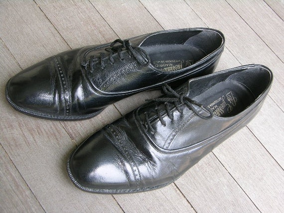 near 'NEW' vintage Men's dress shoes. Unusual by StyleStash