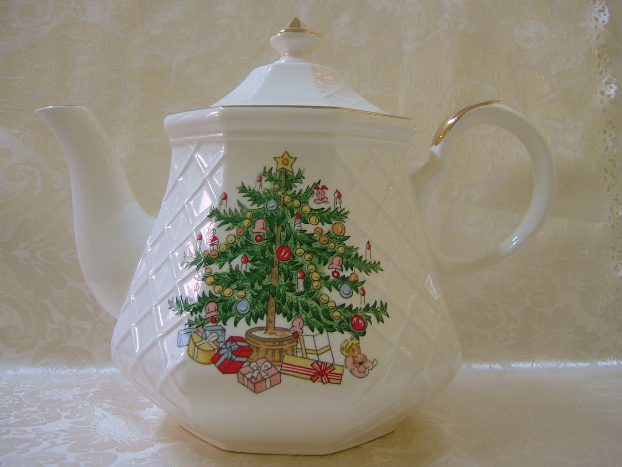 Vintage R.H. Macy's Christmas Teapot 1980s by SweetWhimsyThings