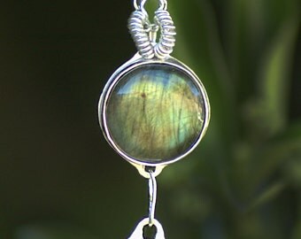 Labordorite cabachon pendant