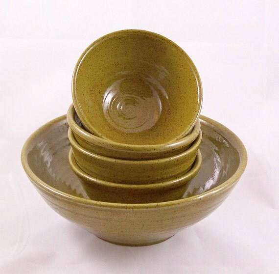 Items similar to Large Serving Bowl and 4 Individual Bowls on Etsy