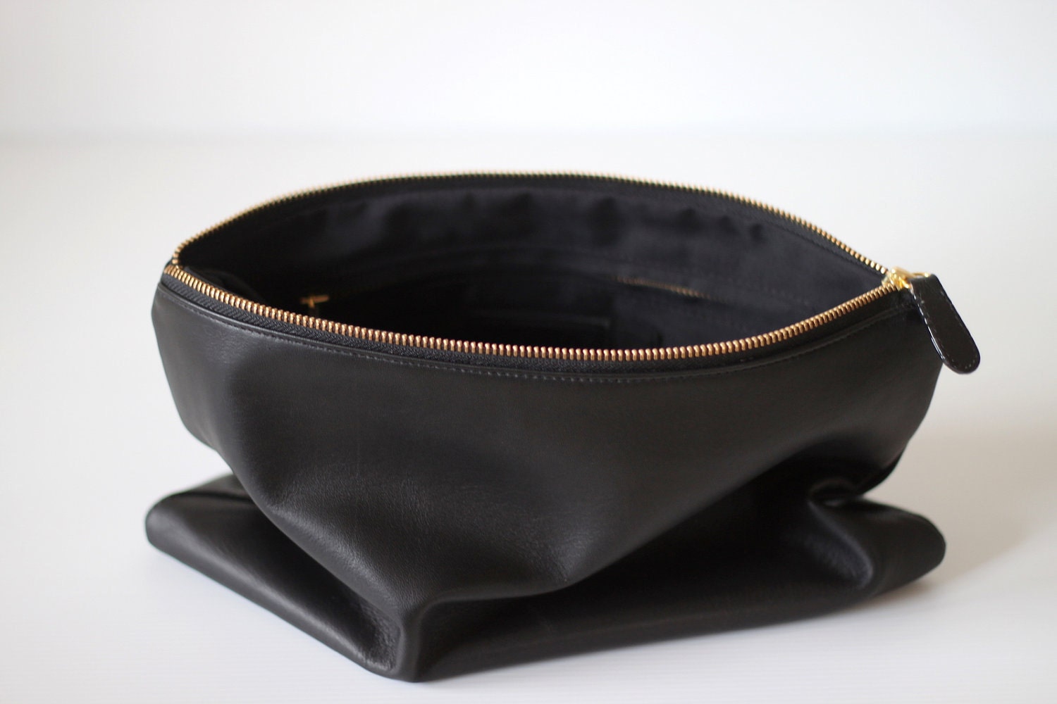 POUCHETTE Medium Leather Carryall Clutch in Black by VellePurse
