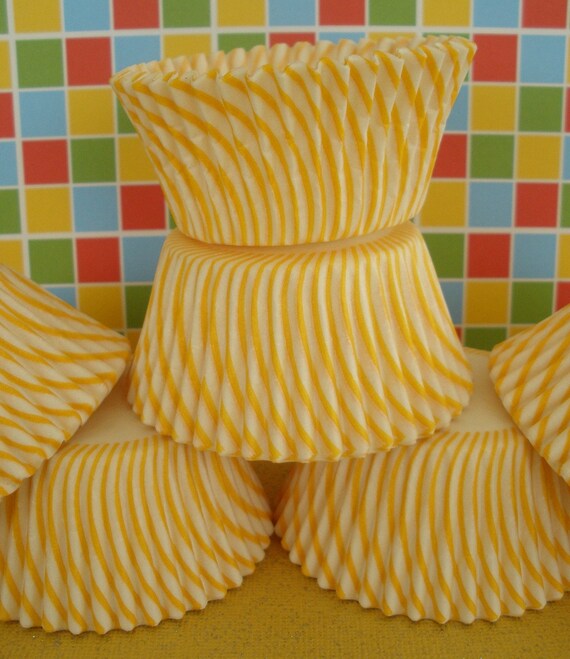 Solid White CupCake Liners,40 40 liners Vintage Cupcake cupcake circus Liners  FREE vintage with
