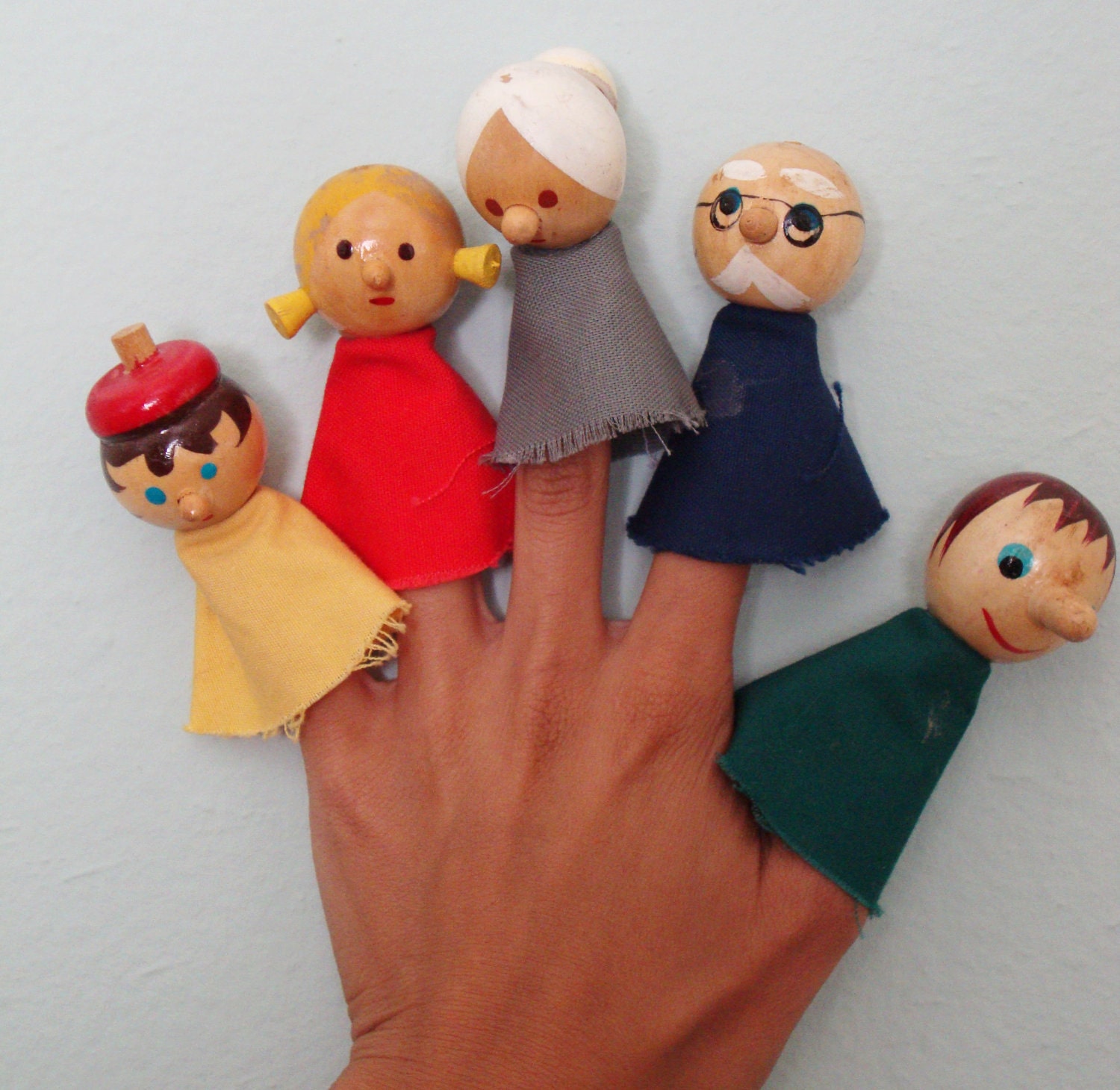 family member family finger puppets