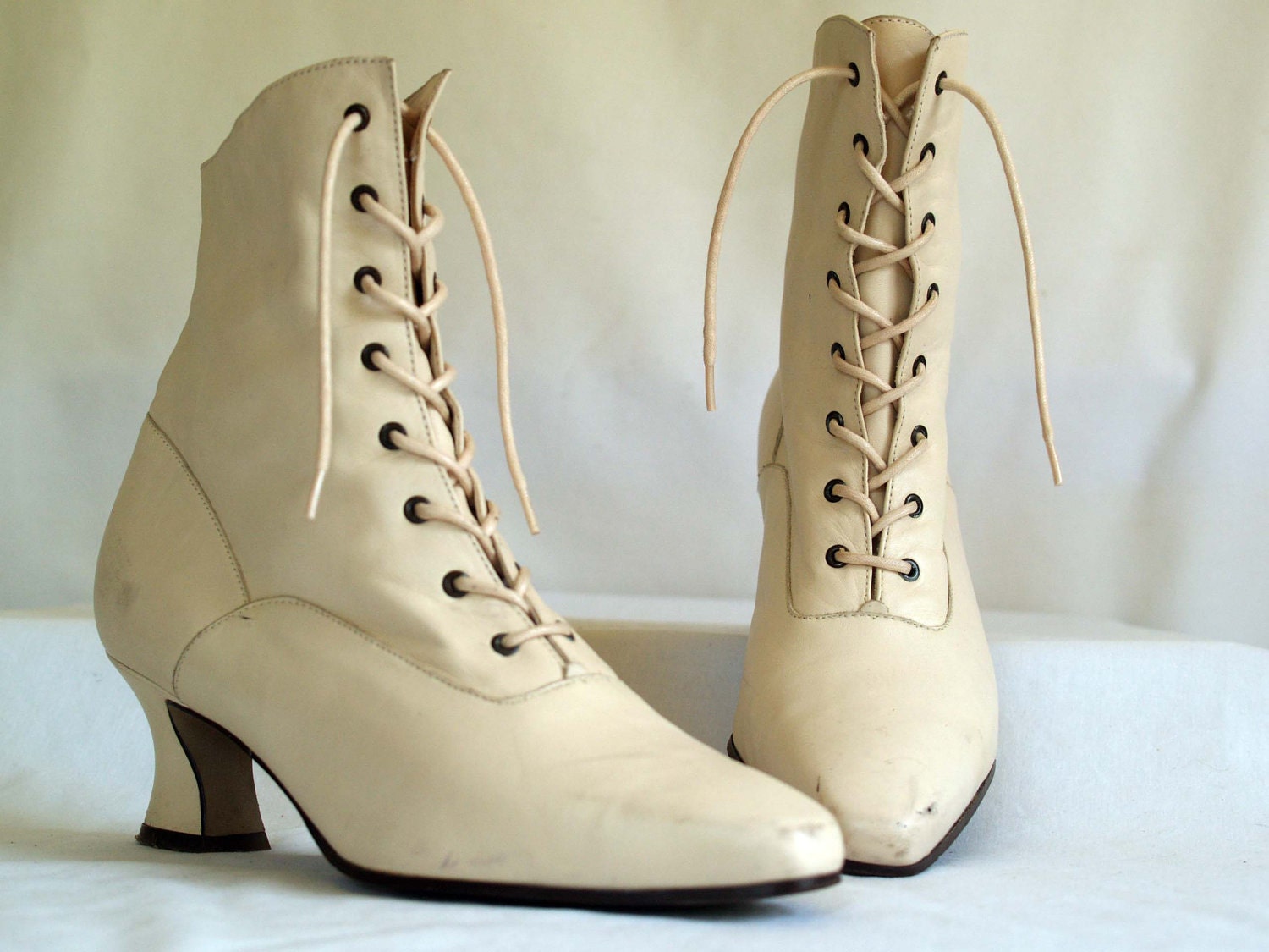 vintage nine west lace up granny boots. white leather by ShopNDG