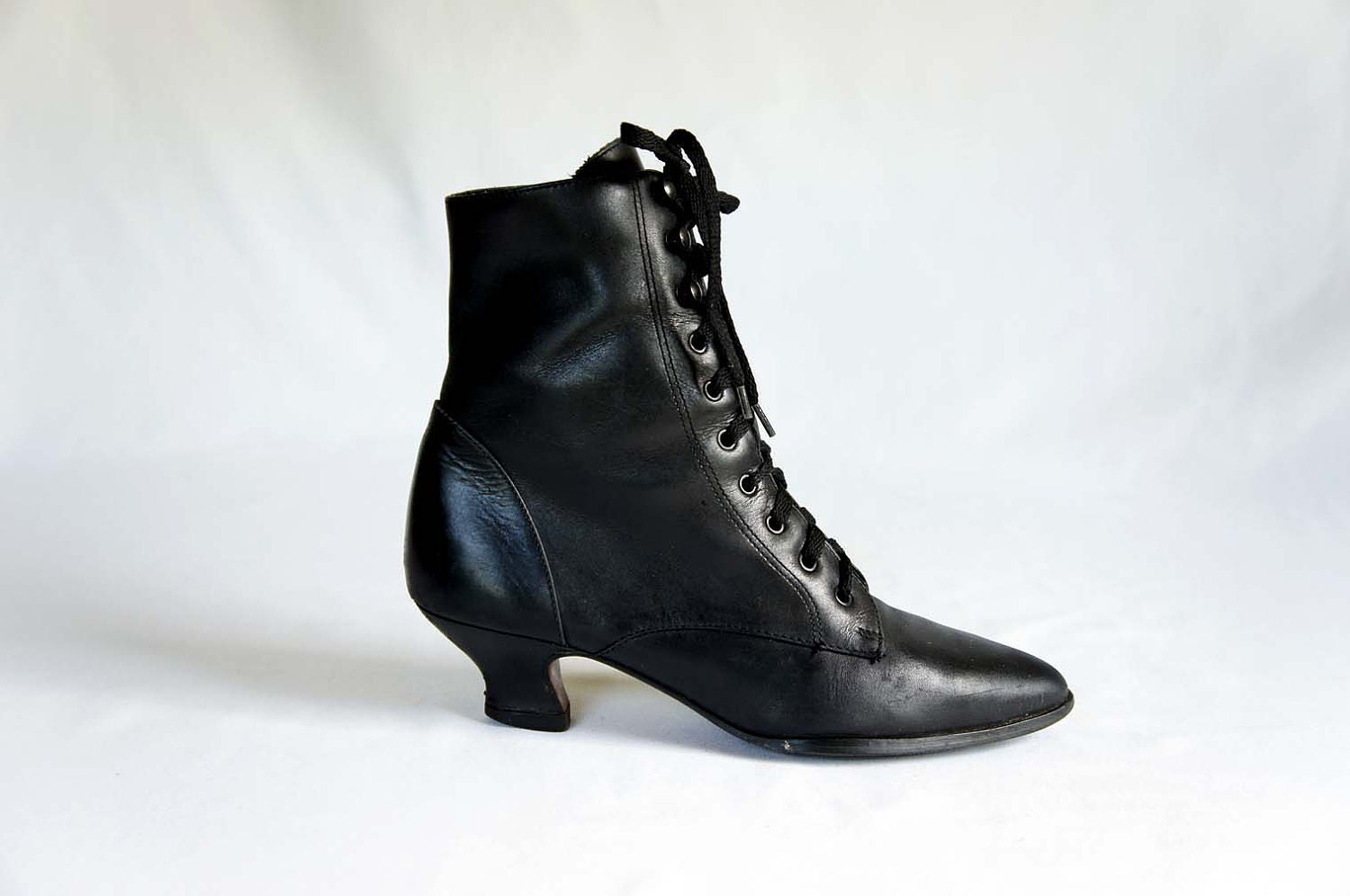 vintage granny lace up ankle boots in black leather with a