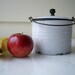 Round enamel lunch pail with lid
