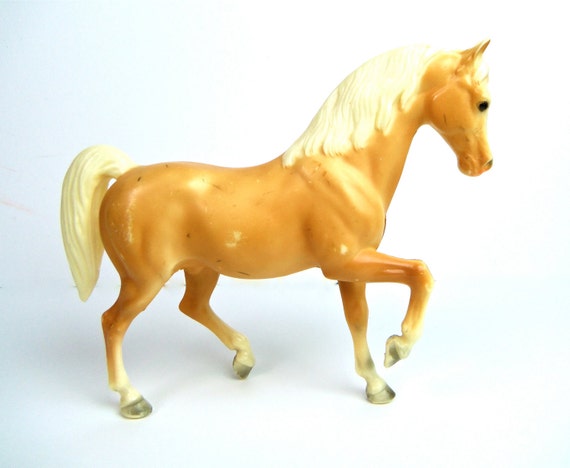 vtge Breyer Arabian Stallion plastic horse toy estimated