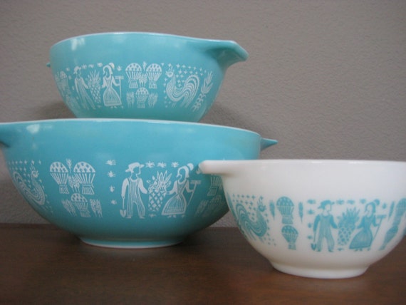 Vintage pyrex mixing bowls Amish blue set of 3