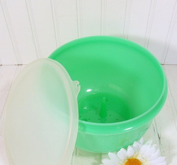 TupperWare Spring Green Lettuce Keeper Vintage Plastic 4