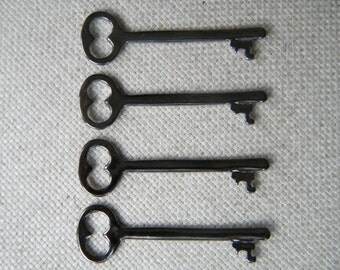 Shelley - Skeleton Keys - 4 x Gunmetal Skeleton Key Charms Replica Vintage Key Pendants Black Key Charms