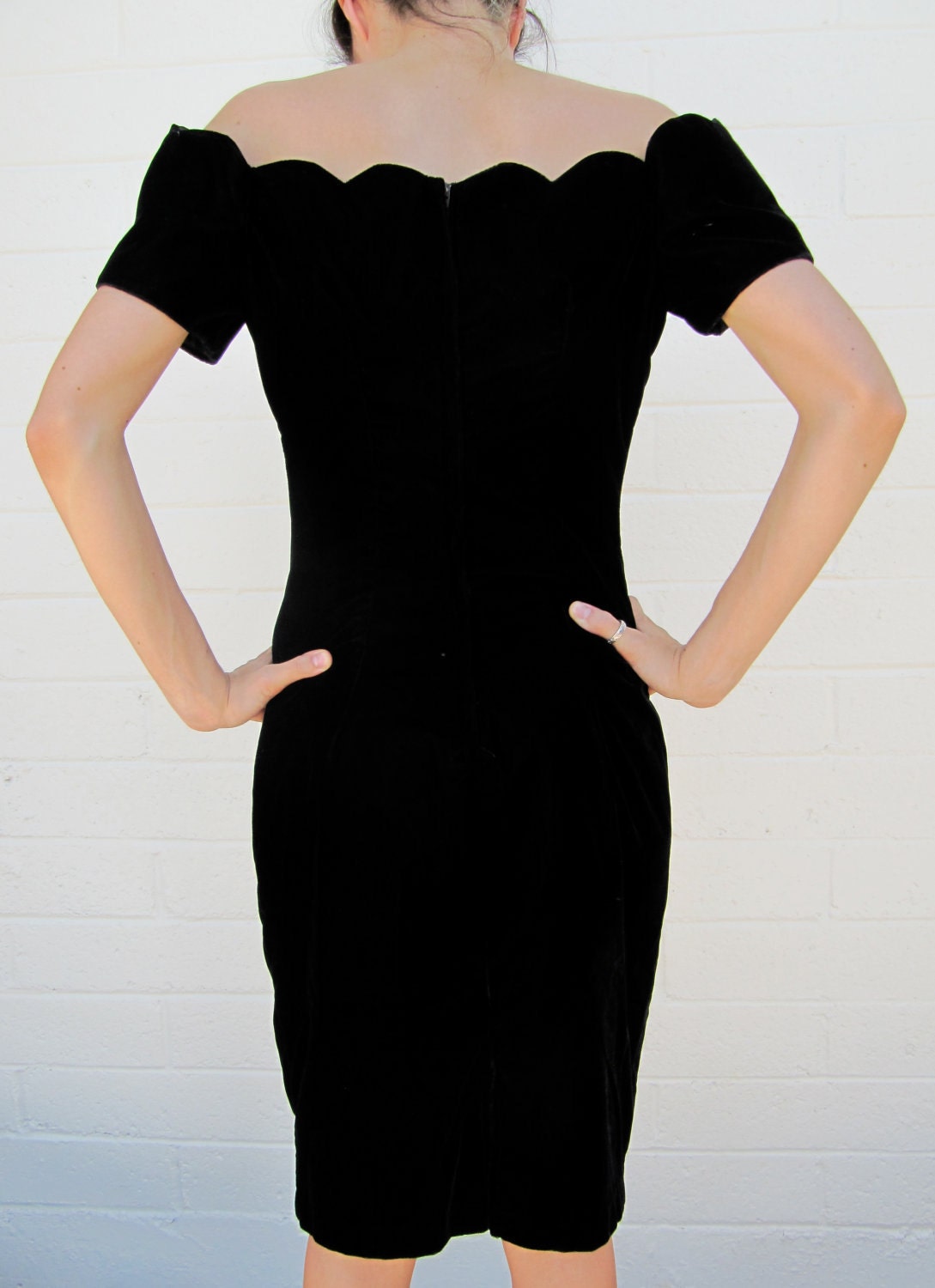 Vintage Black Velvet Scalloped Partyeveningcocktail Dress