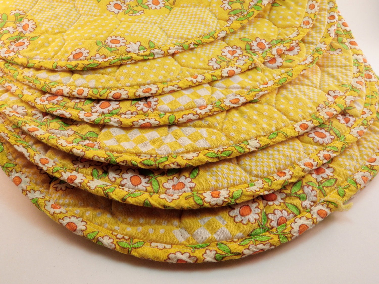 Vintage Quilted Placemats Yellow Daisies Reversible Oval Set