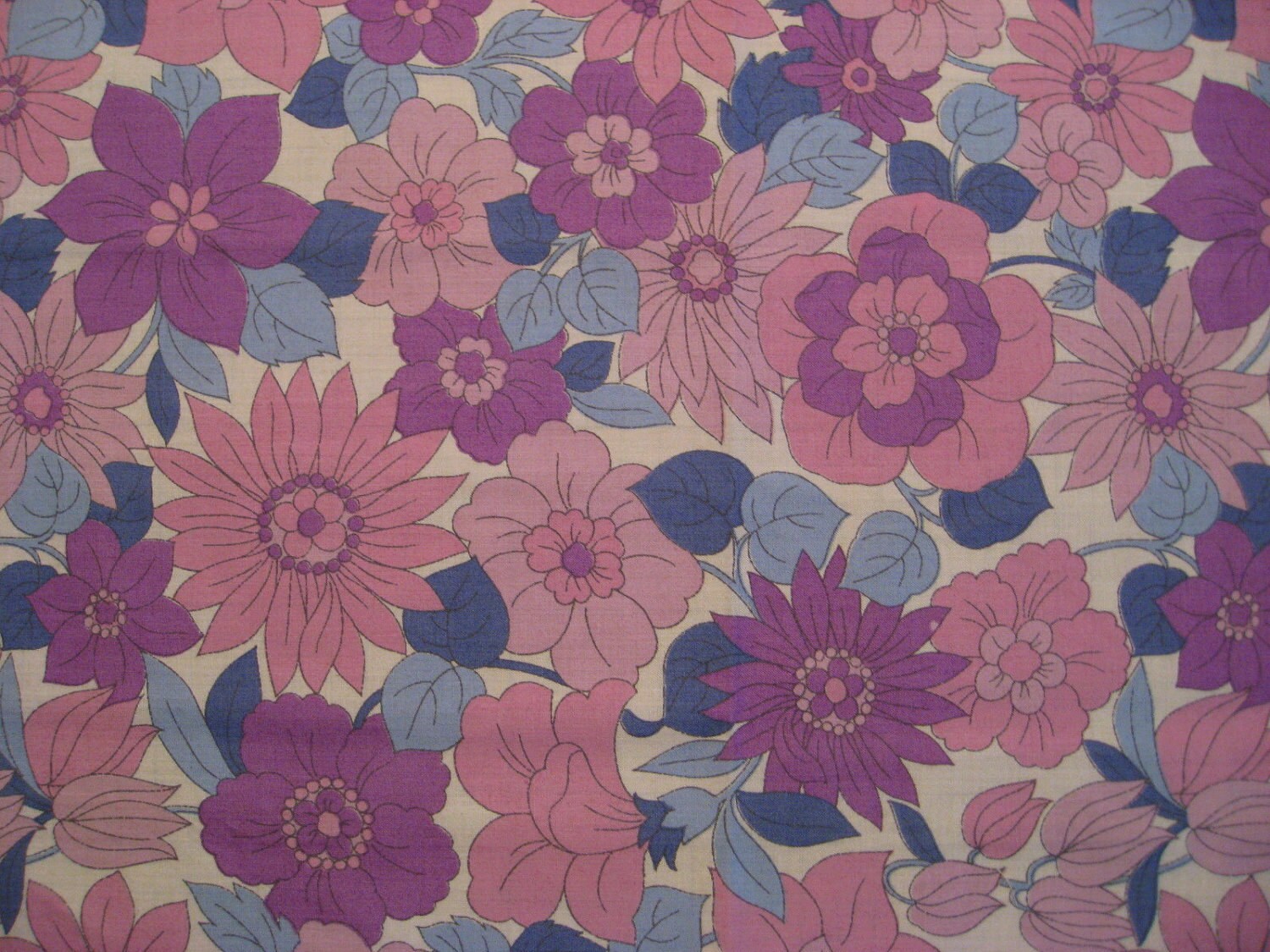 Vintage floral fabric FQ by Patternlike on Etsy