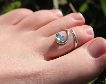 TOE RING - sky blue topaz, silver