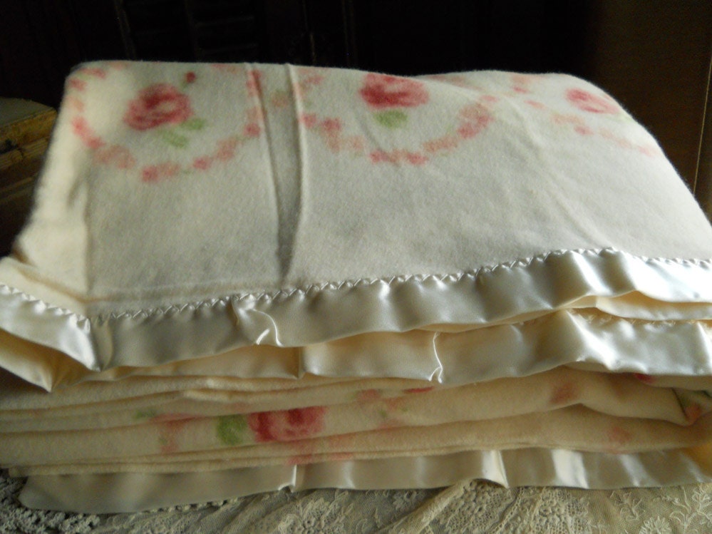 Vintage Cotton Acrylic Full/Queen Size Blanket Rings of Pink