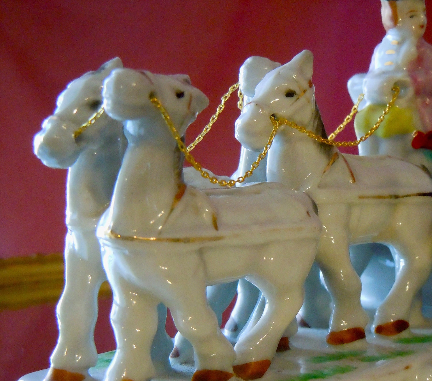 horse drawn carriage figurine