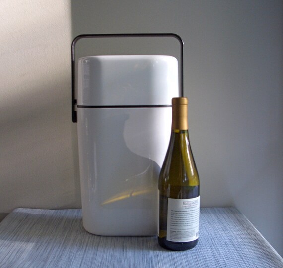 Decor BYO White Insulated Wine Carrier & Chiller
