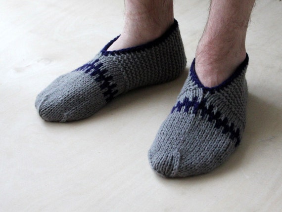 Items similar to Hand knit wool slippers for men on Etsy