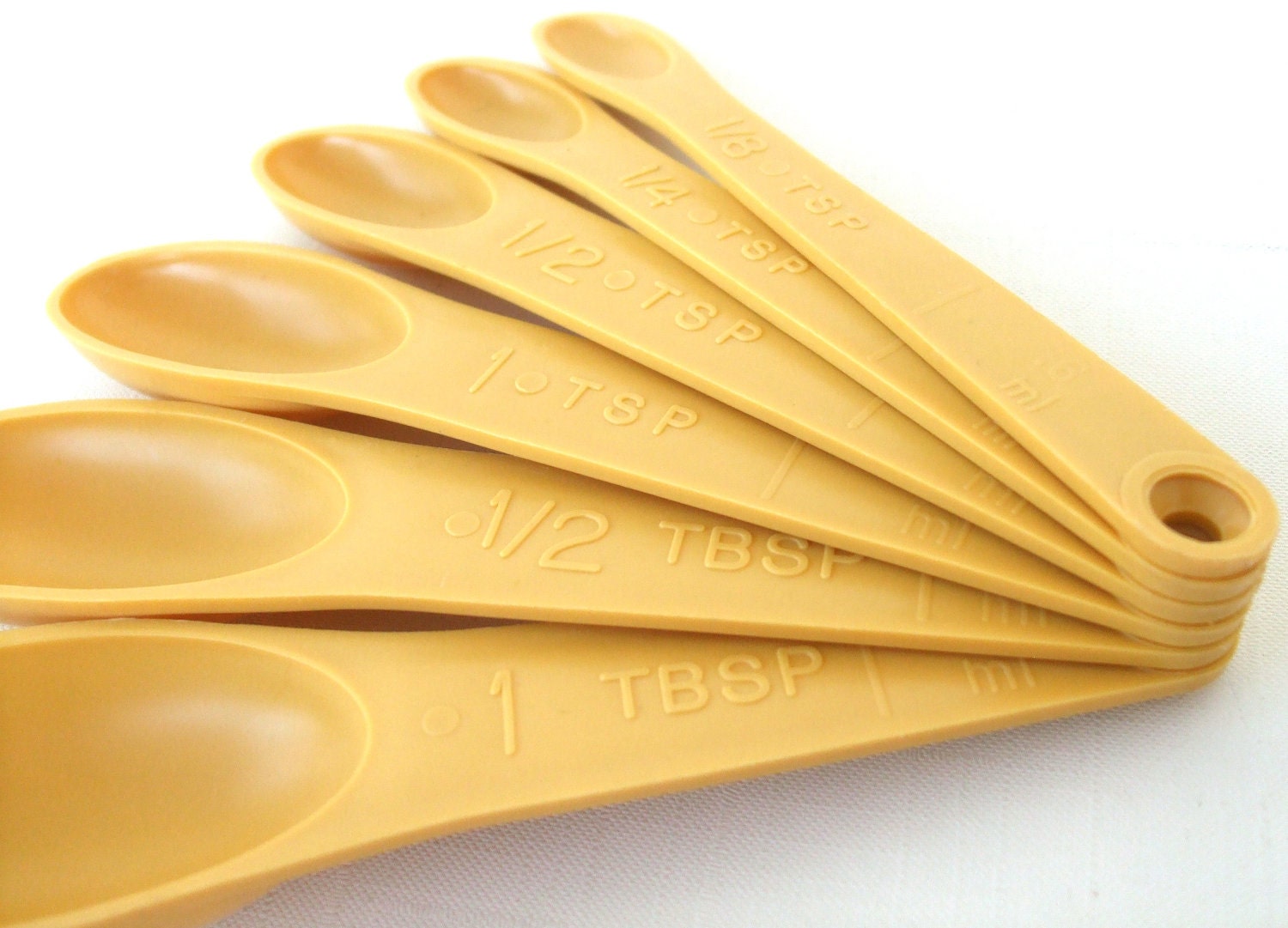 Plastic Foley Measuring Spoons Harvest Gold 70s Kitchen