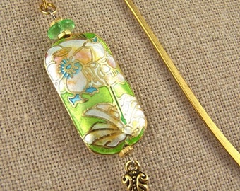Bookmark - Cloisonné Flower - White Water Lily - Lime Green Enamel with Gold Plated Shepherds Hook