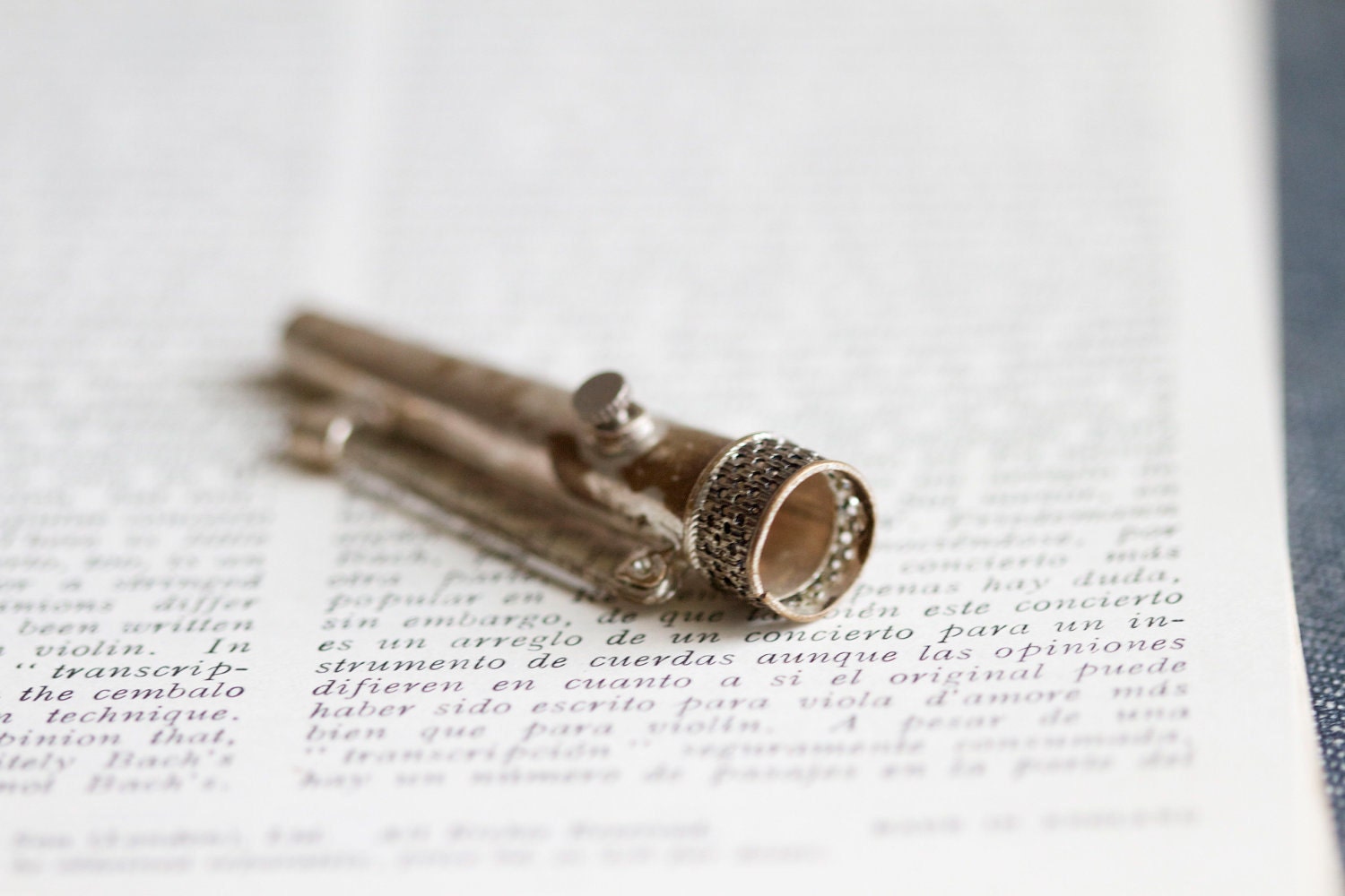 Vintage Boutonniere Antique Lapel Flower Holder by Meanglean