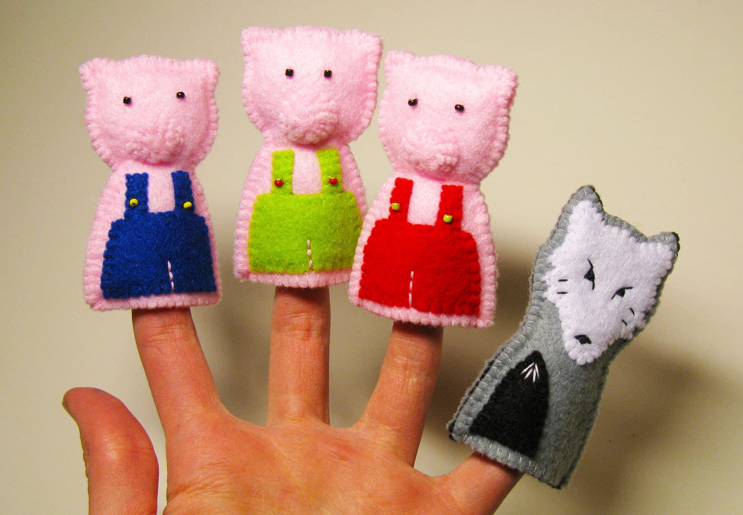 Three Little Pigs felt finger puppets