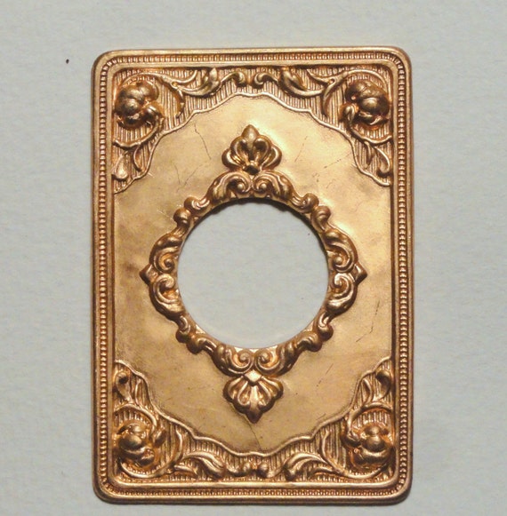 Victorian Style Keyhole Miniature Frame Front
