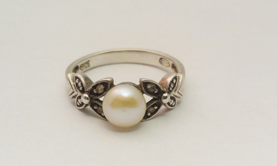 Vintage AVON 925 Silver Ring With Genuine Pearl and Crystals