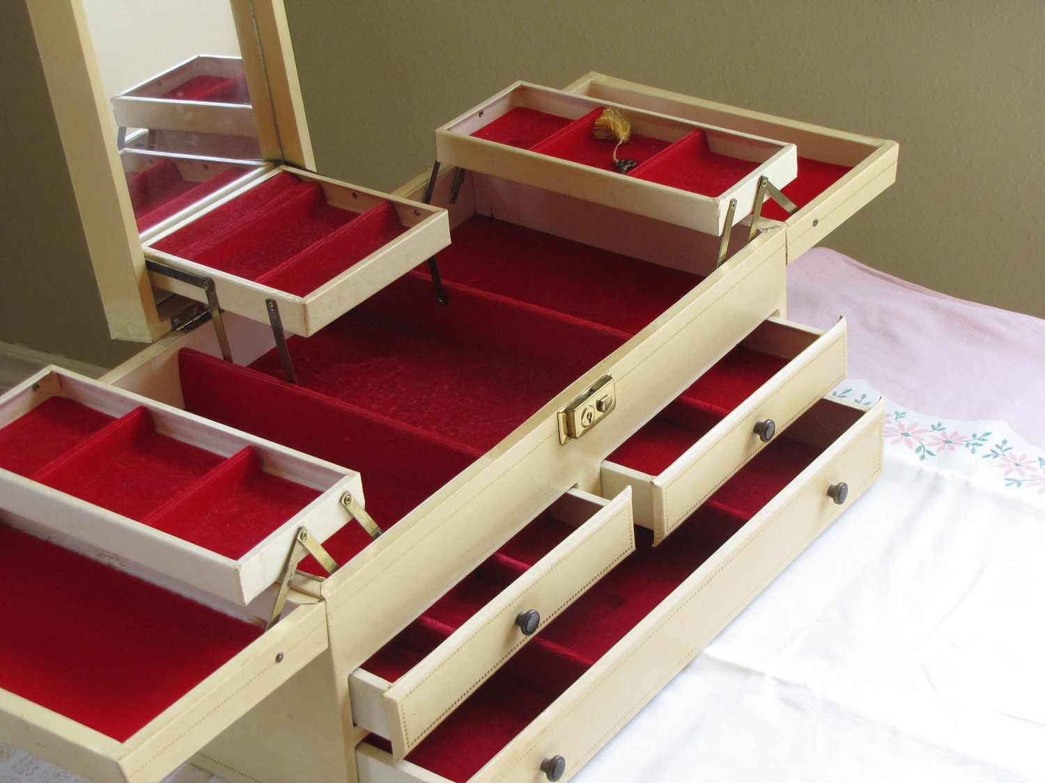 Vintage Large Cream Jewelry Box with Scarlet Interior