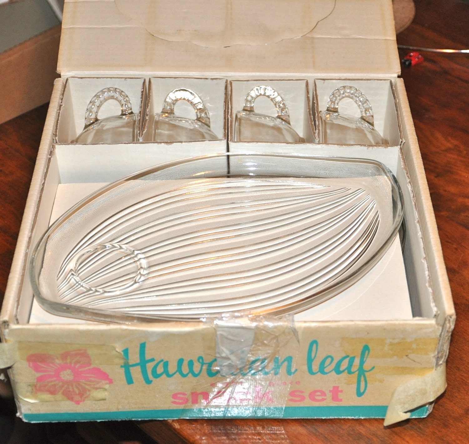 Vintage Snack Set Hawaiian Leaf 8 piece set