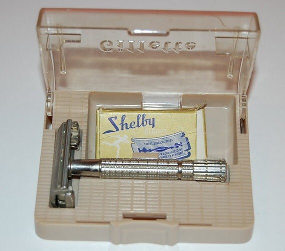 Vintage Gillette Metal Safety Razor in Original Display Case