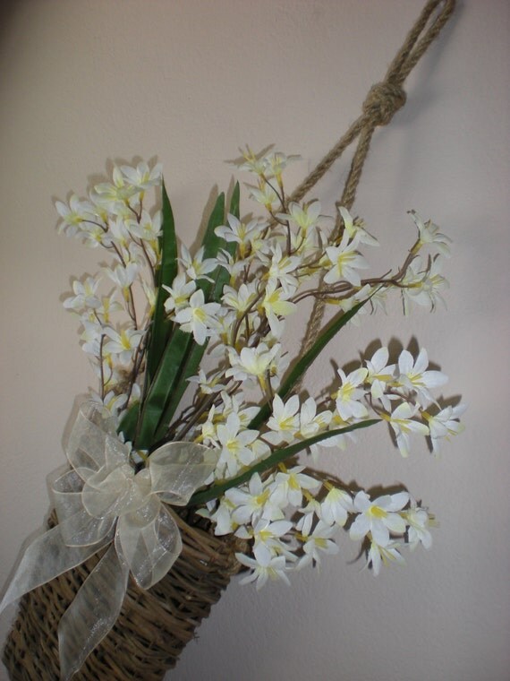Items similar to Hanging Wall Basket with White Flowers and Bow on Etsy