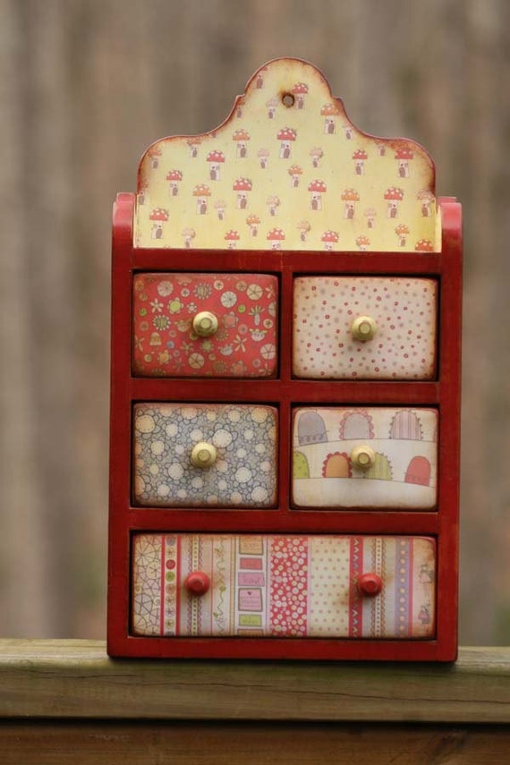 heart shaped jewellery box. small wooden box for jewelry.