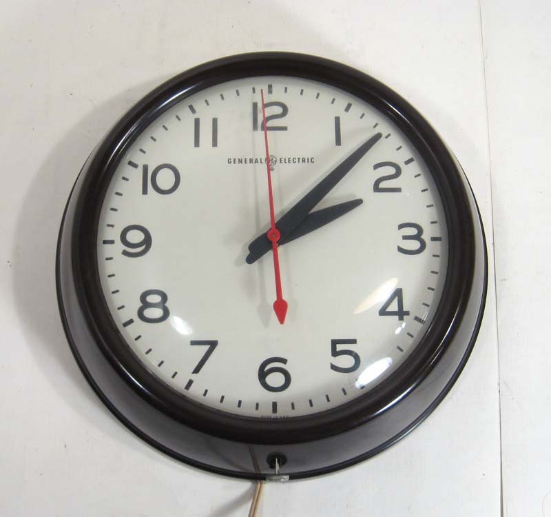 1950s GE Bakelite School / Office Wall Clock 11