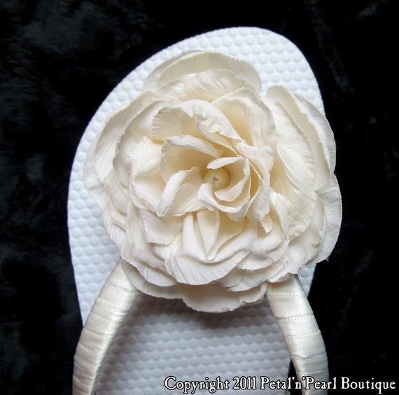 Bridal Flip Flops Ivory Chloe by PetalnPearlBoutique on Etsy